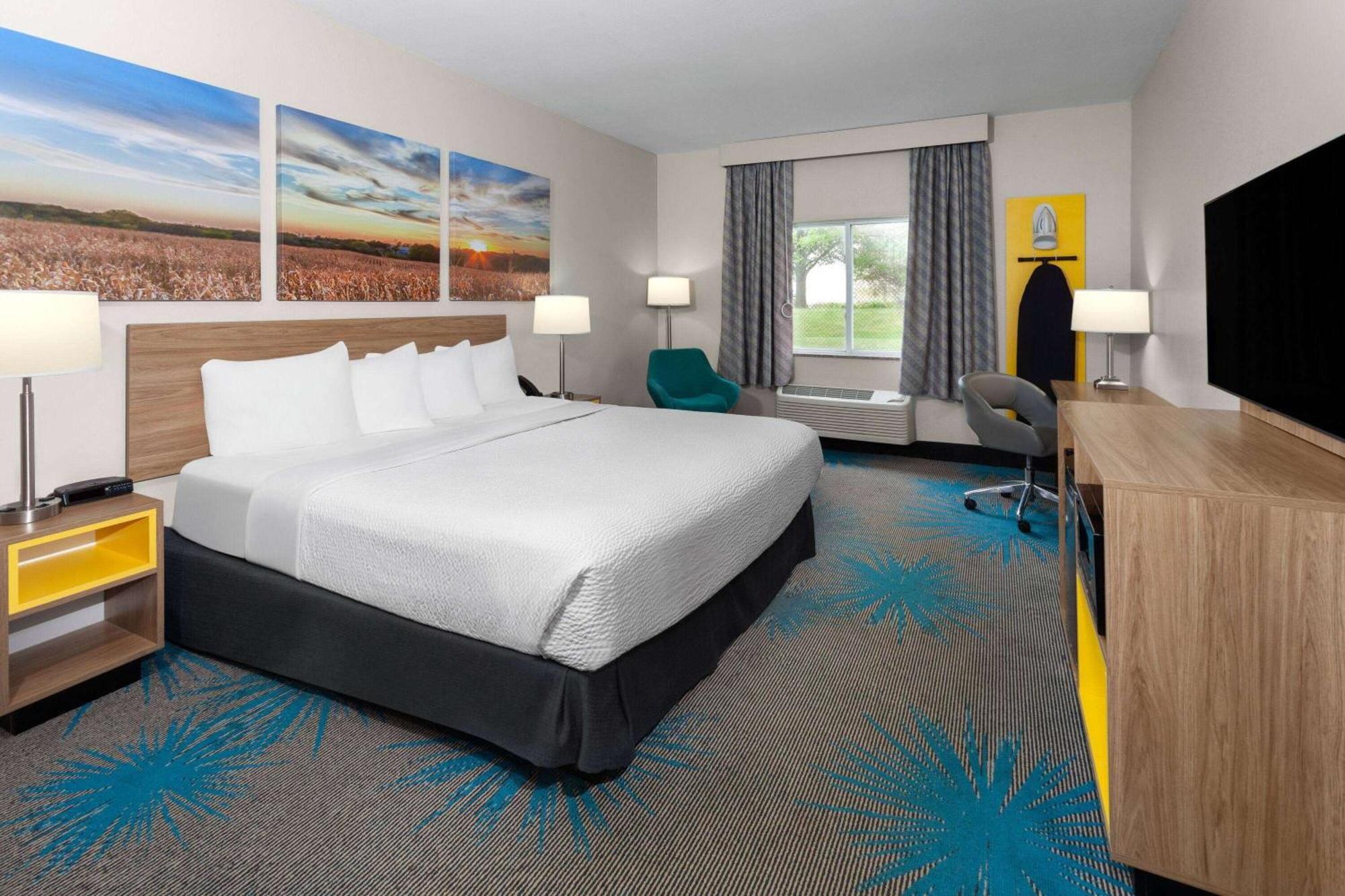 Days Inn & Suites By Wyndham Of Morris Bagian luar foto