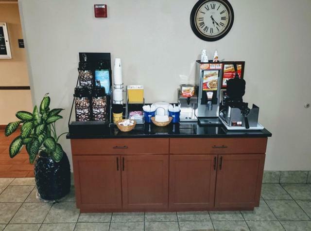 Days Inn & Suites By Wyndham Of Morris Bagian luar foto